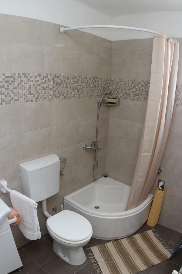 Apartmani Ivankovic Vrisnik Luaran gambar